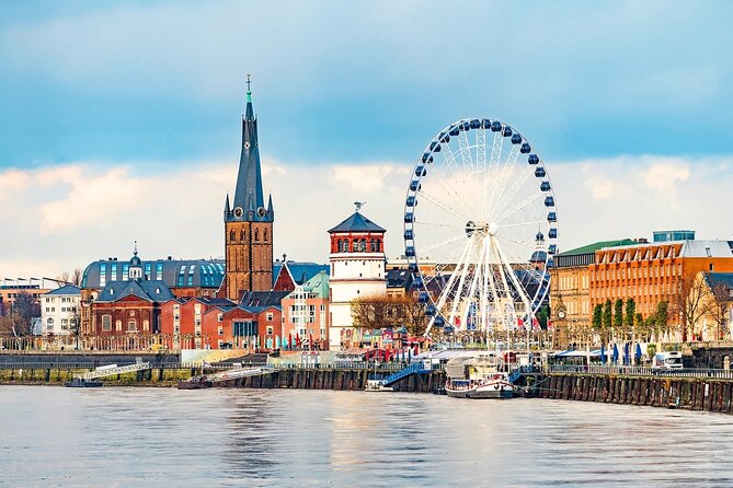Dusseldorf: City Walk Audio Guide in 7 Languages on your Phone - Setting Up the App: GPS, Internet, and the Headphones Rule