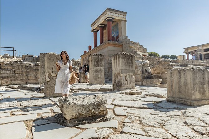 E-Ticket & Audio Tour for Knossos Palace: Unlock Minoan Majesty - Timing, queues, and how to start at the right moment
