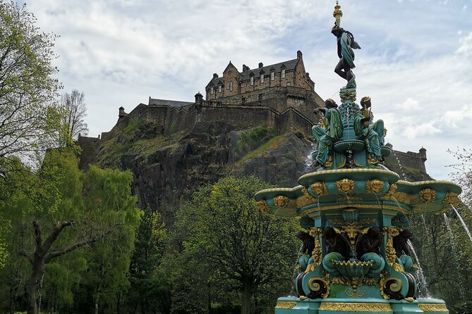 Edinburgh Old Town Private Self-Guided Tour - Royal Mile Basics: Four Streets That Explain the Name