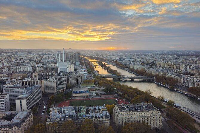 Eiffel Tower Entry with Audio Guide & Summit Upgrade - Host support and the app link: where the experience can make or break your day