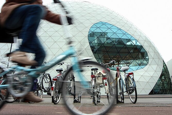 Eindhoven: City Walk with Audioguide in 7 Languages on your Phone - De Blob: the futuristic building you can walk around