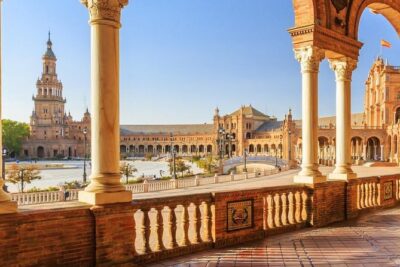 Essential Seville's Ancient History: An Audio Tour - Outside the Cathedral of Seville: learning the landmark without entering