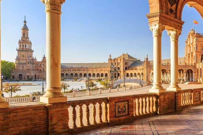 Essential Seville's Ancient History: An Audio Tour - Outside the Cathedral of Seville: learning the landmark without entering