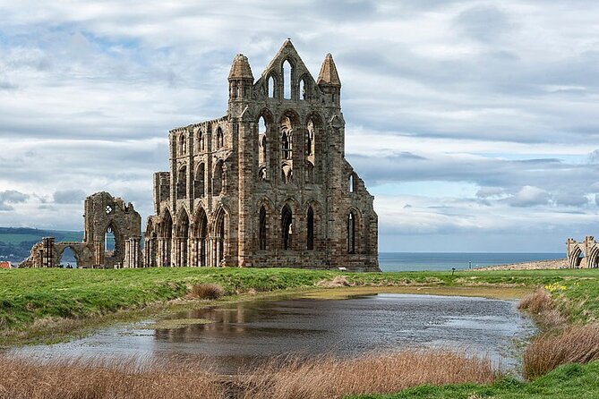 Essential Whitby: Discover the town’s legends on a self-guided audio tour - Start With Captain Cook Memorial Statue, Then Let the GPS Lead