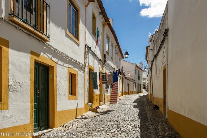 Explore the Highlights of Evora: Self-Guided GPS and Audio Tour - Starting at Praça do Giraldo: Giraldo Sem Pavor and the city’s center