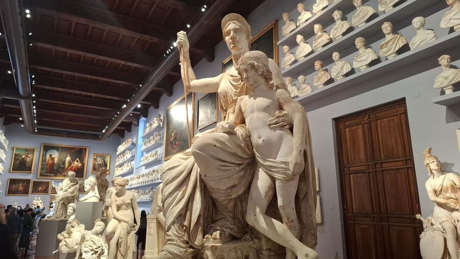 Florence: Accademia Gallery Reserved Entry & Audio Guide - Meeting Point at Via Ricasoli: How You’ll Find Your Start