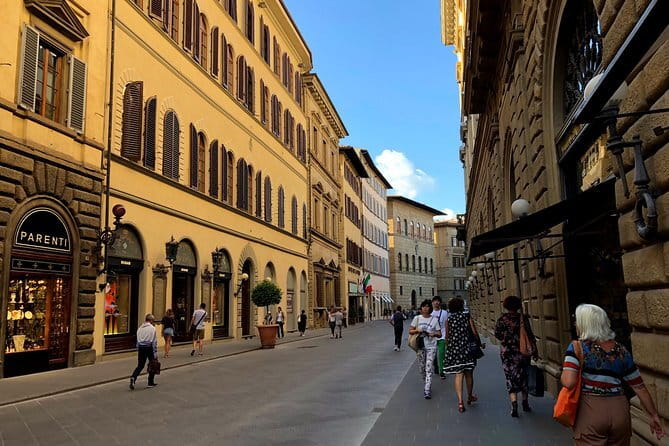 Florence: Best Of - with Tour Leader & Multilingual Audio Guide - Ponte Vecchio: the bridge that survives everything