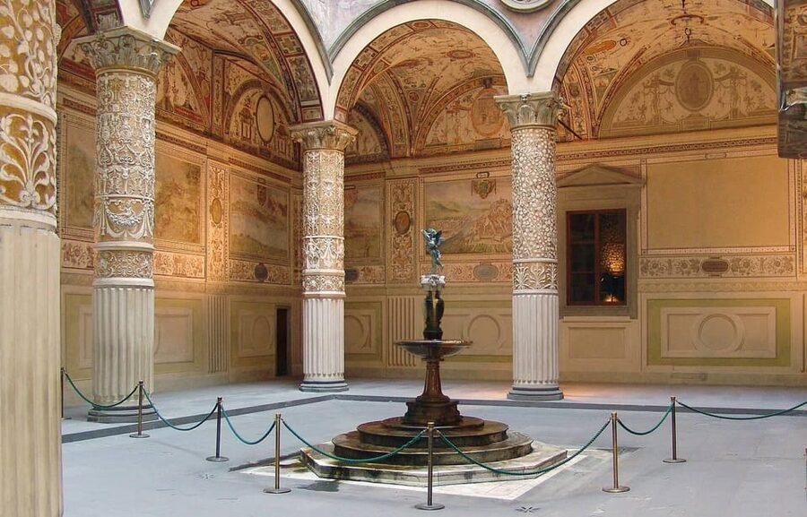 Florence:Palazzo Vecchio Skip-the-line Ticket & Audio Guide - Meeting at the Fountain of Neptune: The Spot That Can Save You Stress