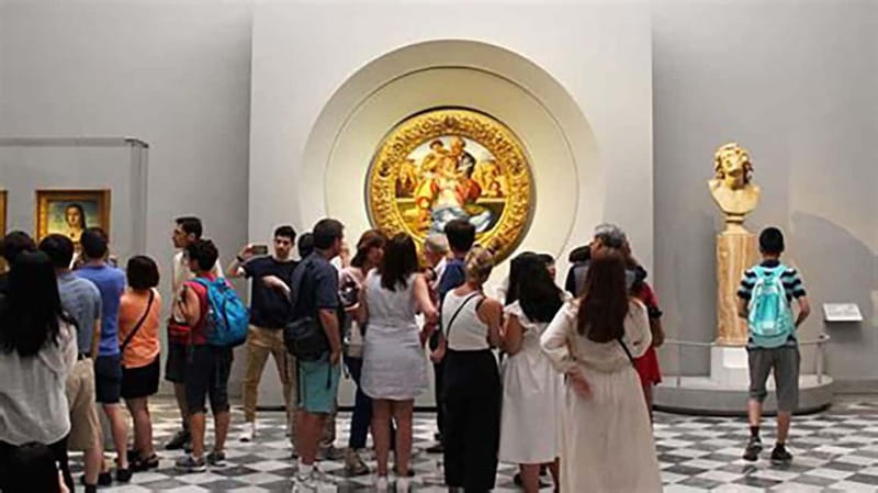 Florence: Uffizi Gallery entry ticket + audio guide - Walking through Vasari’s corridors and finding the Arno view