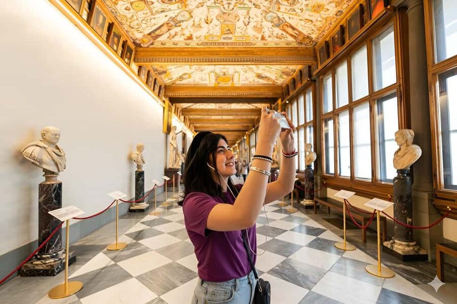 Florence: Uffizi Gallery Reserved Entry Ticket & Audioguide - Meeting point in Piazzale degli Uffizi: find the Purple flag