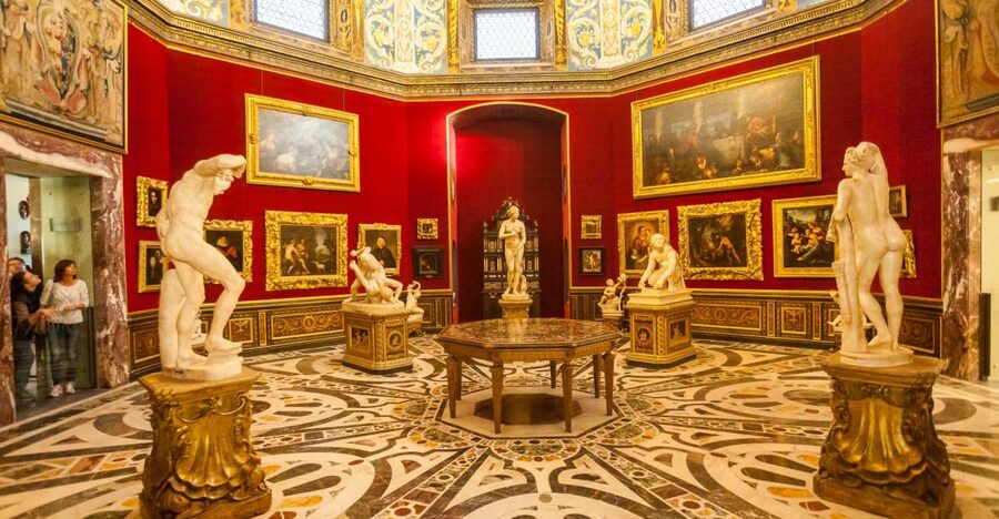 Florence: Uffizi Gallery Tickets with Optional Audio Guide - Vasari’s Building and the Arno Setting: What the Museum Feels Like