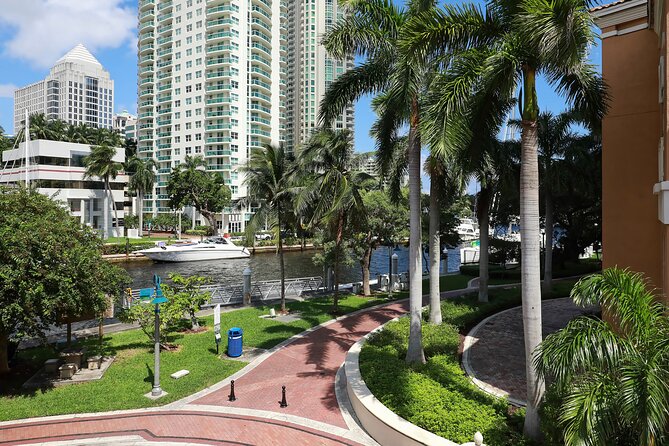 Fort Lauderdale Riverwalk Self-guided Audio Walking Tour - Start and finish: where you’ll begin near Las Olas