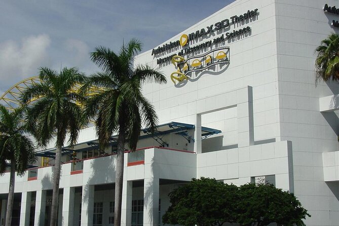 Fort Lauderdale Riverwalk Self-guided Audio Walking Tour - From the riverfront to Arts District icons: your early stretch