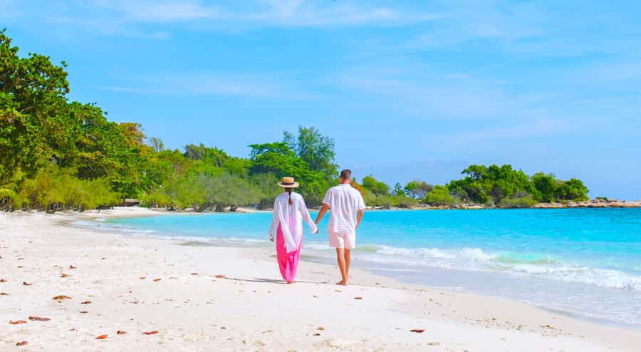 From Bangkok: Self-guided Day Tour to Koh Samet Island - The shared speedboat to Koh Samet: short ride, possible wait