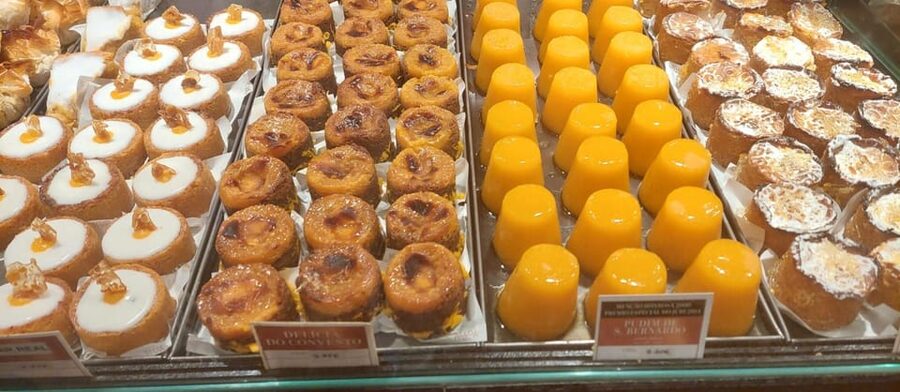 From Lisbon: Alcobaça & Óbidos Self-Guided Tour - The must-see stops inside Óbidos (and what to watch for)