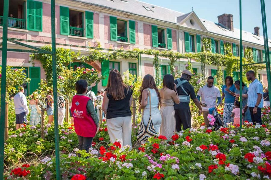 From Paris: Giverny Day Trip with Audio Guide or Live Guide - Key highlights at a glance