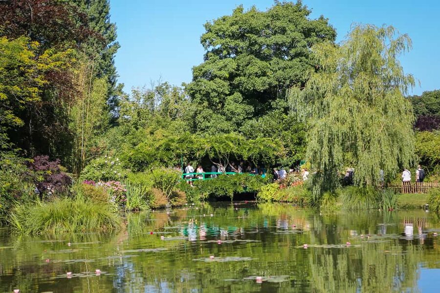 From Paris: Giverny Day Trip with Audio Guide or Live Guide - Monet’s gardens feel closer than they look