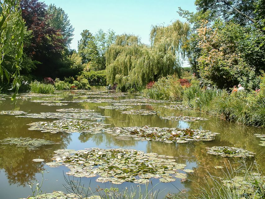 From Paris: Giverny Day Trip with Audio Guide or Live Guide - Practical tips that make the garden visit smoother