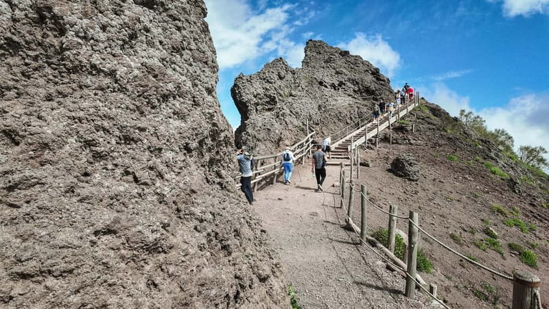 From Pompeii: Mount Vesuvius with bus, ticket and audioguide - How the Pompeii–Vesuvius timing really works