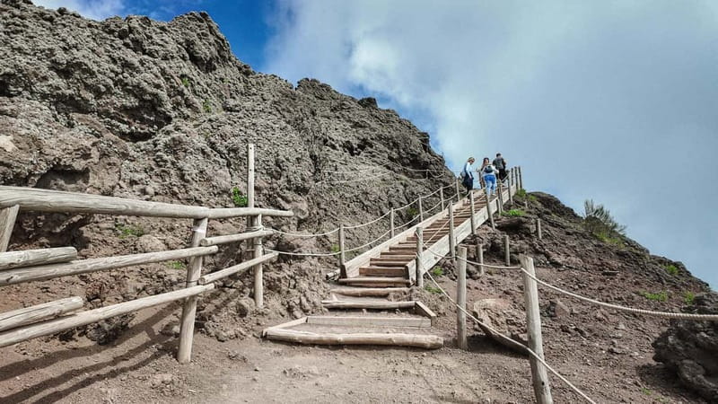 From Pompeii: Mount Vesuvius with bus, ticket and audioguide - Should you book this Pompeii to Vesuvius bus tour?