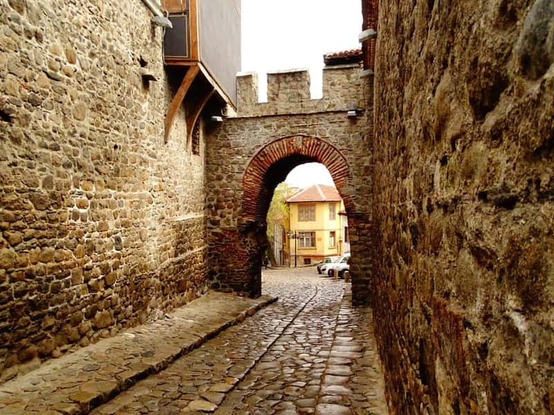 From Sofia: Plovdiv with audio guide + free pick-up - Small-group touring style: what up to 7 people changes