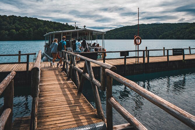 From Split: Self-Guided Plitvice Lakes Day Tour with Boat Ride - How the day is set up: guided narration plus free-time choices