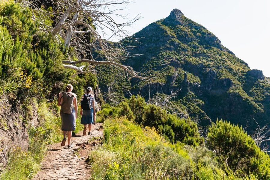 Funchal: Pico do Arieiro Sunrise Transfer Self-guided Hike - Sunrise at Pico do Arieiro (1818 m): the view plan