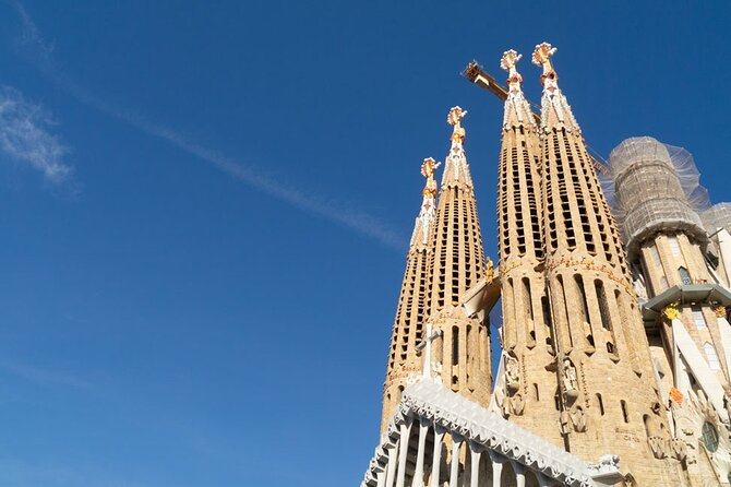 Gaudi and La Sagrada Familia Exterior Self-Guided Audio Tour - Equipment and sound check: smartphone, earphones, and audio reliability
