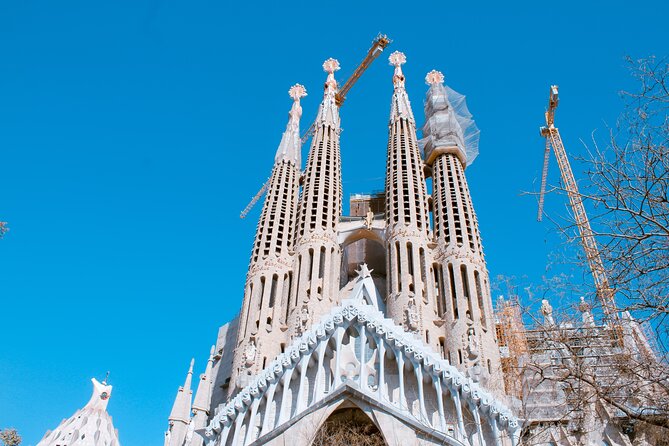 Gaudi and La Sagrada Familia Exterior Self-Guided Audio Tour - Stop-by-stop: what each section adds to your exterior experience