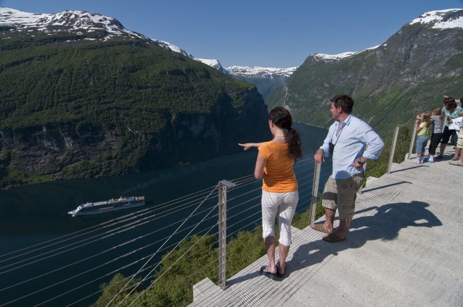 Geiranger: Bus Tour with Multilingual Audio Guide - Key things to know before you go