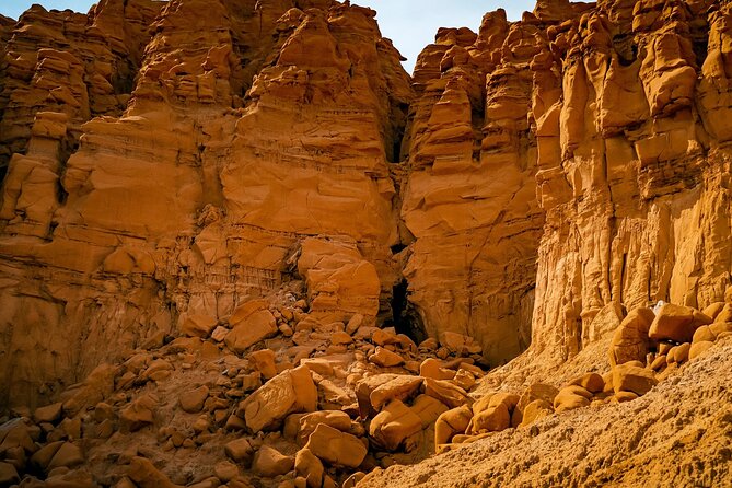 Goblin Valley Self Guided Driving Audio Tour - Molly’s Castle: the 5,000-foot “turrets and towers” trick