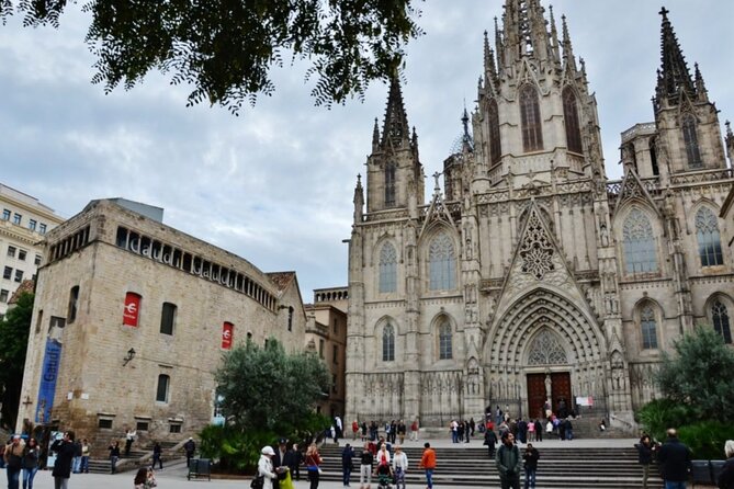 Gothic Quarter Barcelona Tour with Audioguide - Parroquia Santa Anna: a Medieval Pause in the Middle of the City