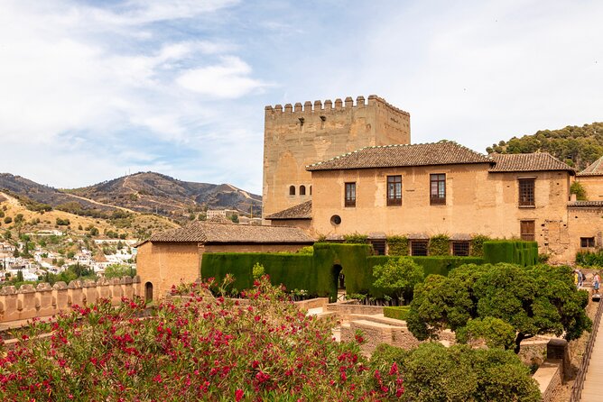 Granada (Alhambra) Scavenger Hunt and Sights Self-Guided Tour - What This Alhambra Scavenger Hunt Actually Covers (Free Areas Only)