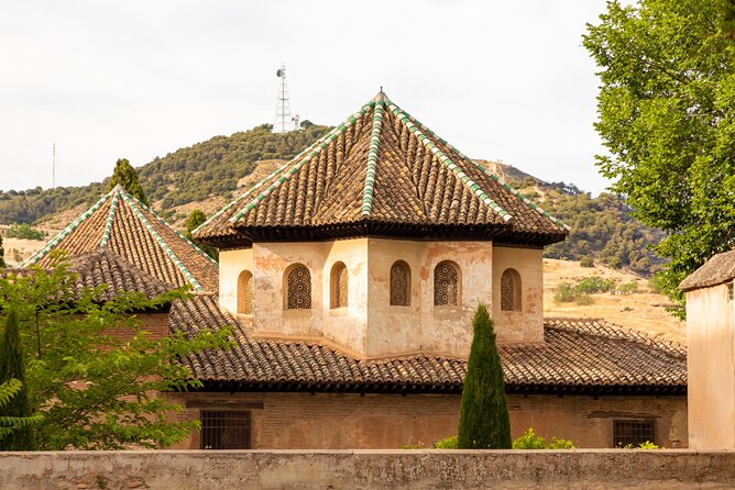 Granada (Alhambra) Scavenger Hunt and Sights Self-Guided Tour - Carlos V Highlights: Palace of Carlos V / Palace of Charles V