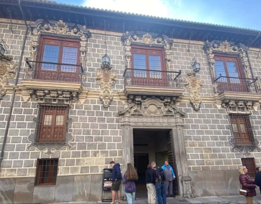 Granada's historic center: Self-guided tour created by an official guide - Historic Quarter, step by step: audio + images by Vicky on your schedule