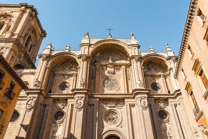 Granada Scavenger Hunt and Sights Self-Guided Tour - Corral del Carbón: turning a courtyard stop into a puzzle