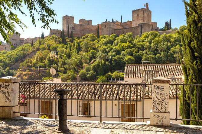 Granada Scavenger Hunt and Sights Self-Guided Tour - Language, app access, and what to do once you book