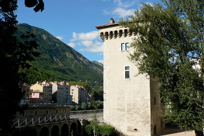 Grenoble Scavenger Hunt and Sights Self-Guided Tour - Going at your own pace without feeling lost