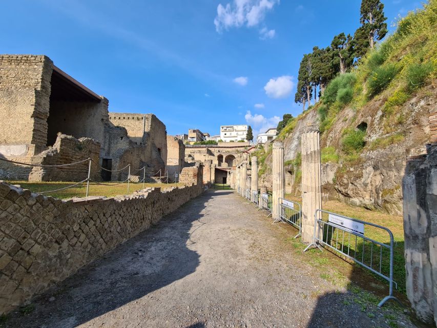 Herculaneum Archaeological Park smart Audio Tour - How the Itguides App Finds Each Ruin (GPS, Maps, and Progress)