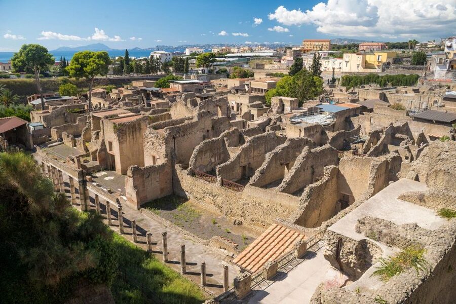 Herculaneum: Skip-the-Line Entry Ticket with Audio Guide - Herculaneum in One Day: what makes this Roman site different
