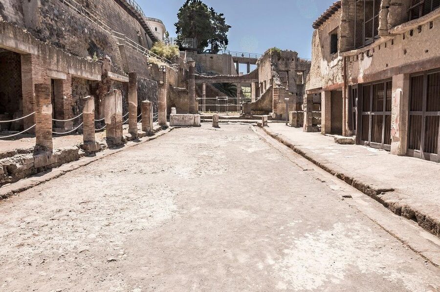Herculaneum: Skip-the-Line Entry Ticket with Audio Guide - Your self-guided route: market life, fountains, theatre, and temples