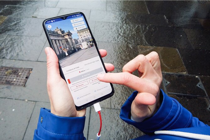 Highlights from Edinburgh’s Old Town: A Self-Guided Audio Tour - Starting at the Royal Scottish Academy: getting your bearings fast