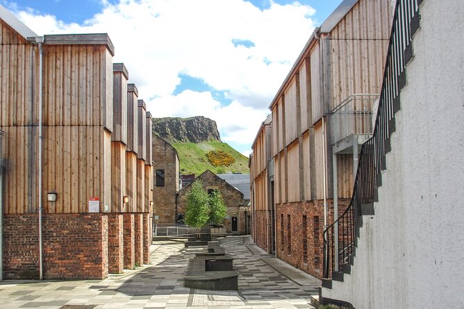 Highlights from Edinburgh’s Old Town: A Self-Guided Audio Tour - Down the Royal Mile: the city’s backbone in walkable form