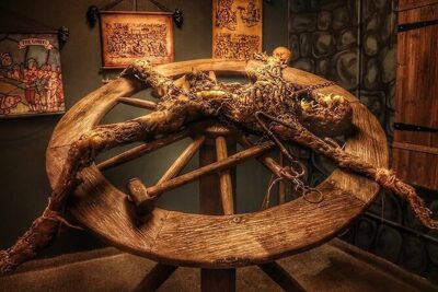 Hollywood Medieval Torture Museum Ticket with Ghost Hunting - Using the Ghost Hunting App Without Getting Lost
