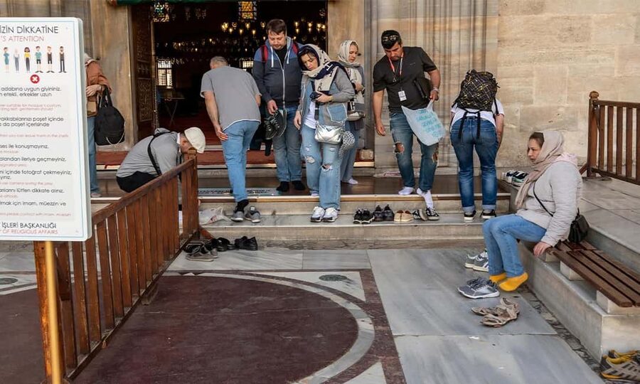 Istanbul: Blue Mosque Guided Tour & Süleymaniye Audio Guide - Meeting at the Hippodrome and finding your group fast