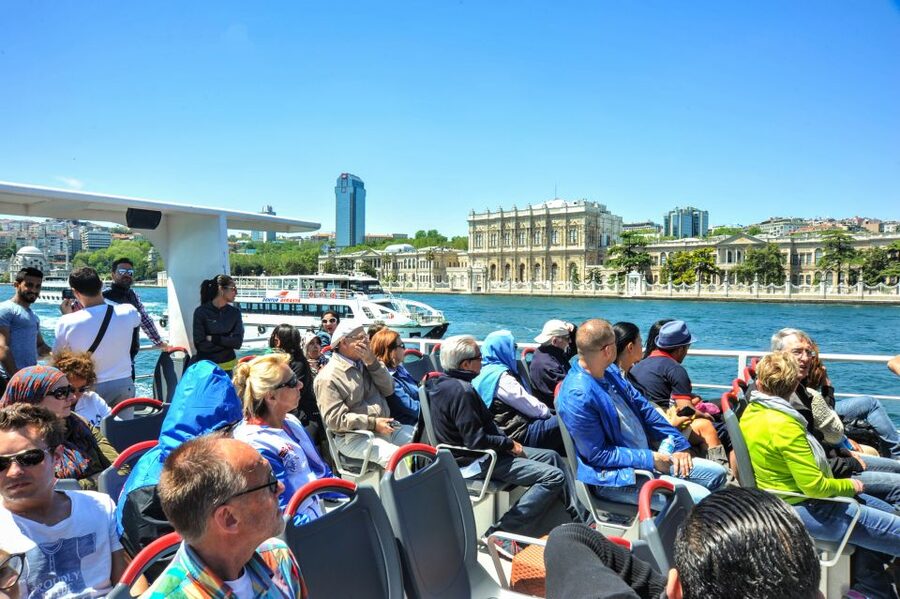 Istanbul: Bosphorus Cruise w/Audio Guide and Sunset Option - Meeting at Gazete Market: how to avoid the first 15 minutes of stress