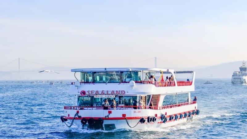 Istanbul: Bosphorus Sightseeing Cruise Tour with Audio Guide - Key highlights at a glance