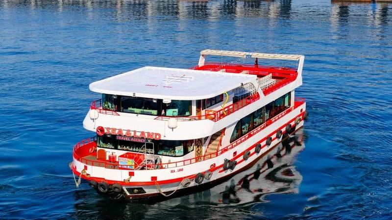 Istanbul: Bosphorus Sightseeing Cruise Tour with Audio Guide - Finding the Meeting Point and Settling In