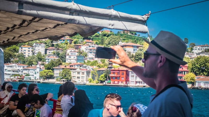 Istanbul: Bosphorus Sightseeing Cruise Tour with Audio Guide - The Audio Guide System: How It Helps While You Watch the Shore
