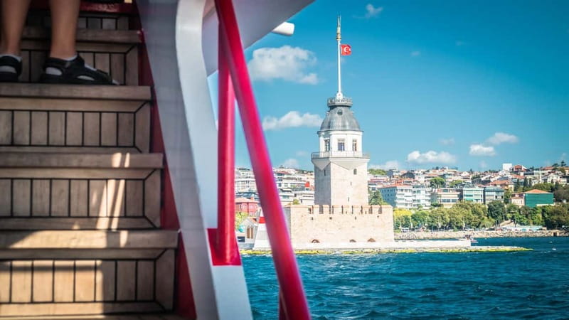 Istanbul: Bosphorus Sightseeing Cruise Tour with Audio Guide - Deck Strategy: Beat the Wind and Get the Shots You Want